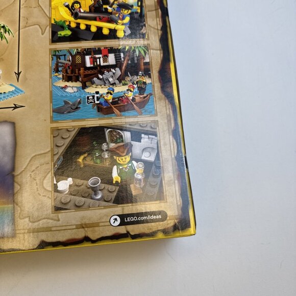 LEGO Ideas: Pirates of Barracuda Bay (21322) - Picture 5 of 6